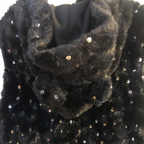 WonderKids BlackFaux Fur Vest with Hood & Ears - Picture 4 of 8